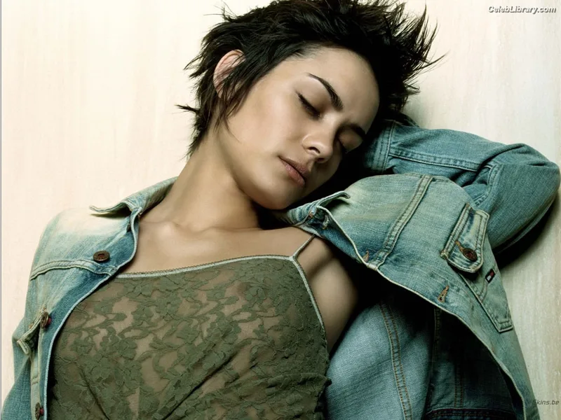 Shannyn Sossamon photo 2 of 9