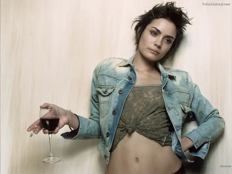 Shannyn Sossamon photo 3 of 9