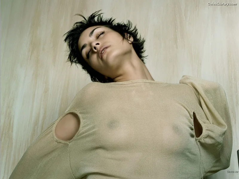 Shannyn Sossamon photo 4 of 9