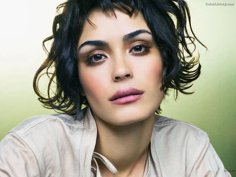 Shannyn Sossamon photo 6 of 9