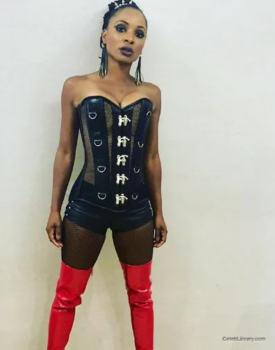 Shanola Hampton photo 4 of 32