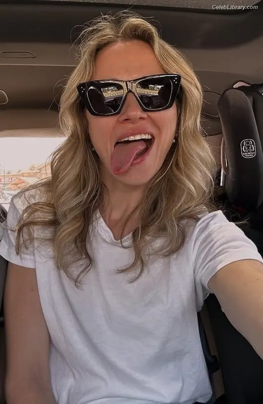 Shantel VanSanten photo 18 of 410