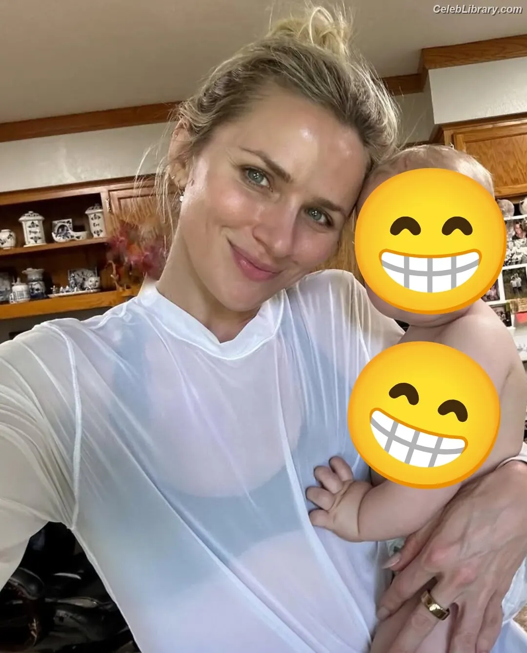Shantel VanSanten photo 19 of 410