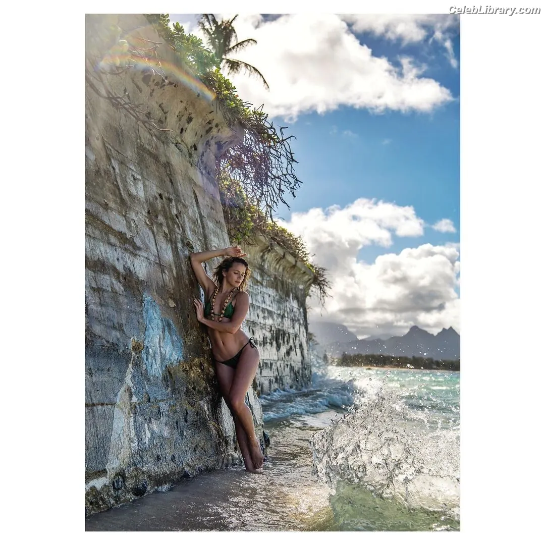 Shantel VanSanten photo 8 of 410
