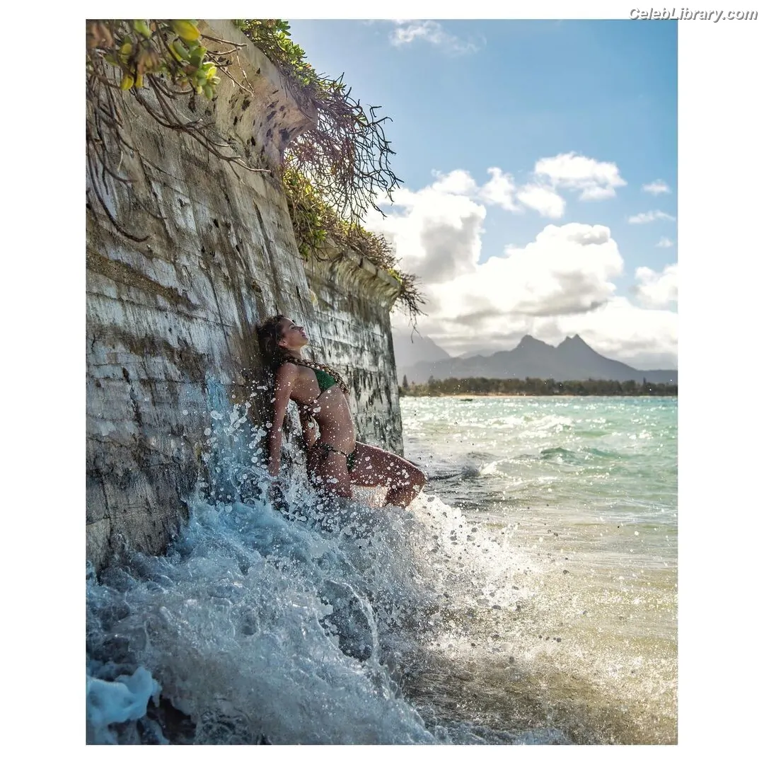 Shantel VanSanten photo 10 of 410