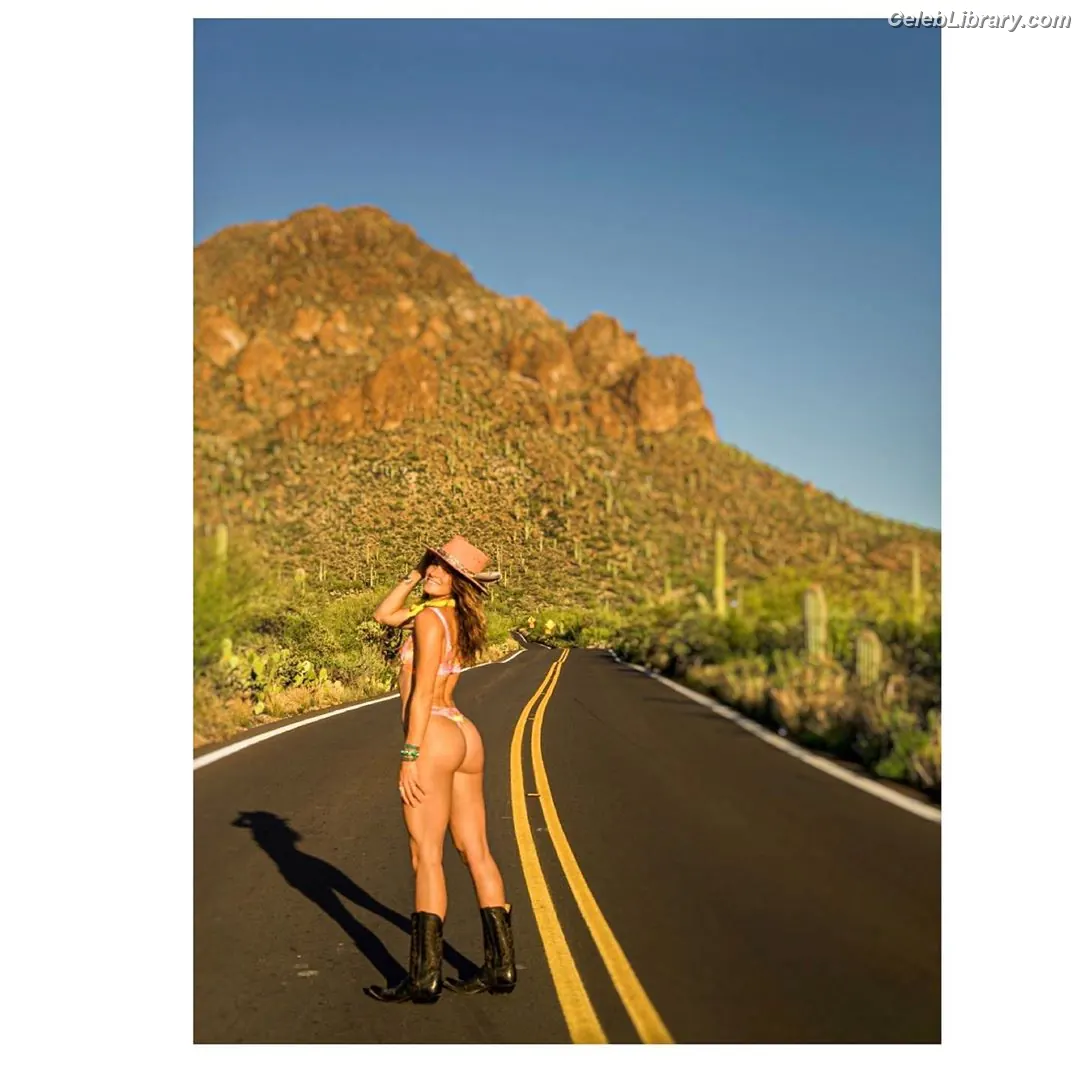 Shantel VanSanten photo 6 of 410