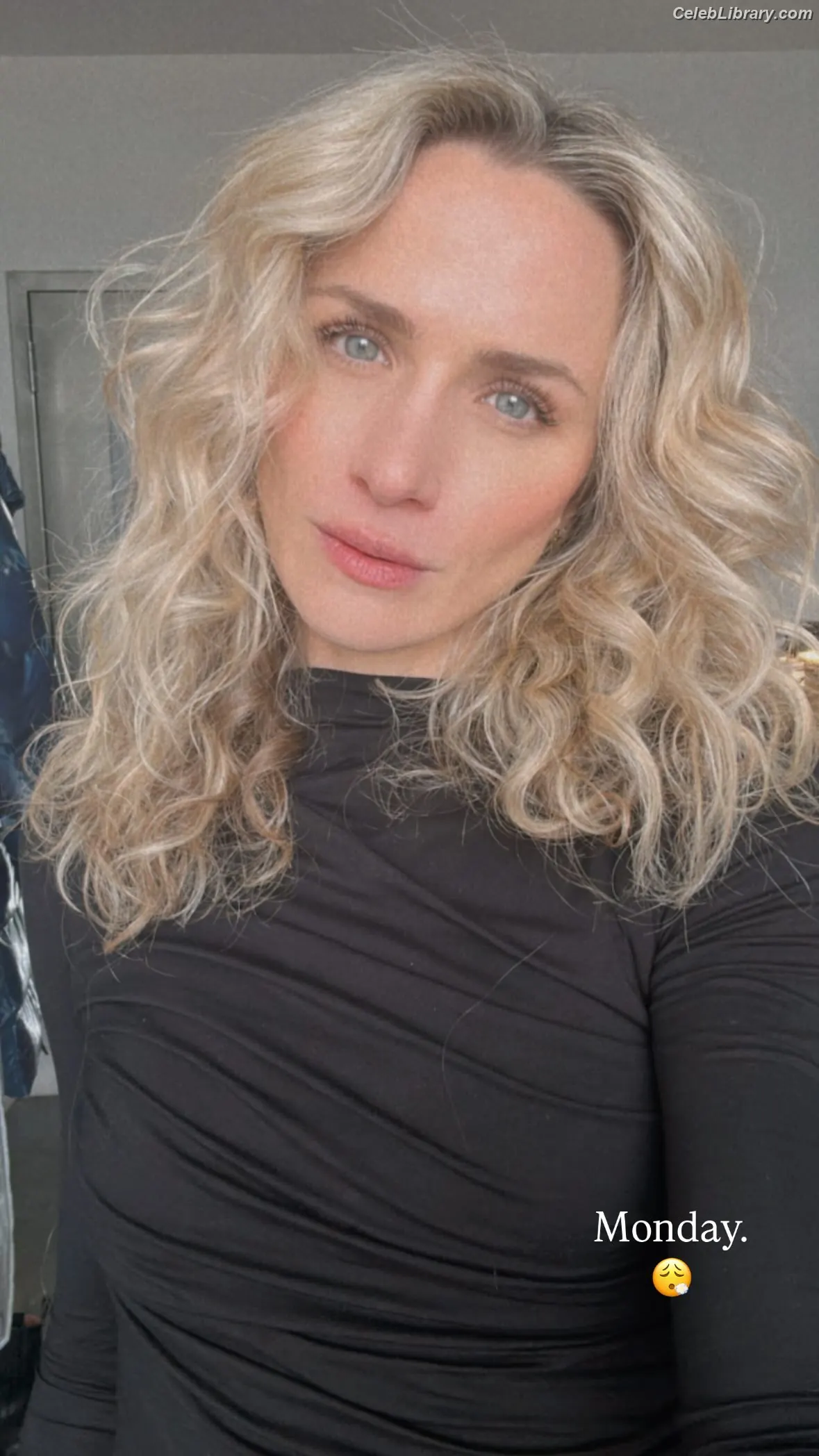 Shantel VanSanten photo 23 of 410