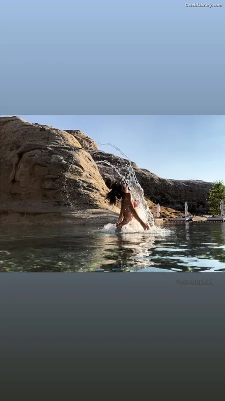 Shantel VanSanten photo 13 of 411