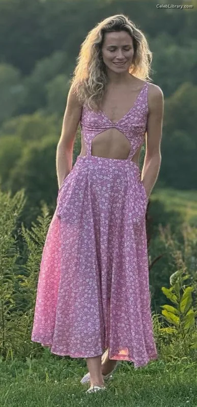Shantel VanSanten photo 19 of 411