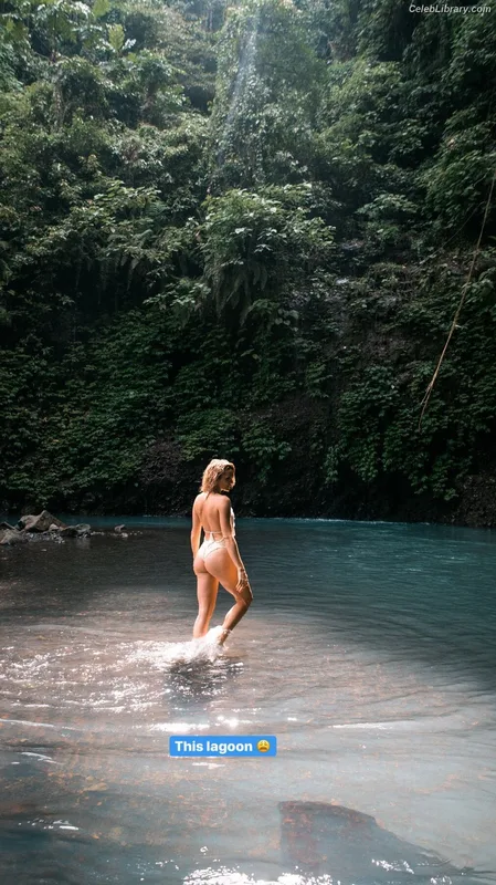 Shantel VanSanten photo 2 of 411