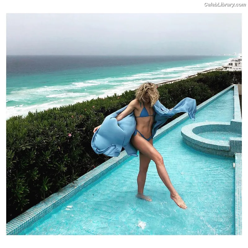 Shantel VanSanten photo 15 of 411