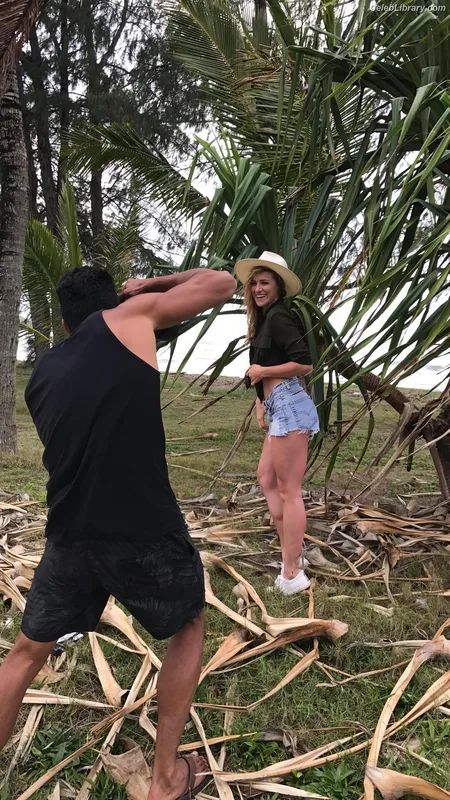 Shantel VanSanten photo 21 of 411
