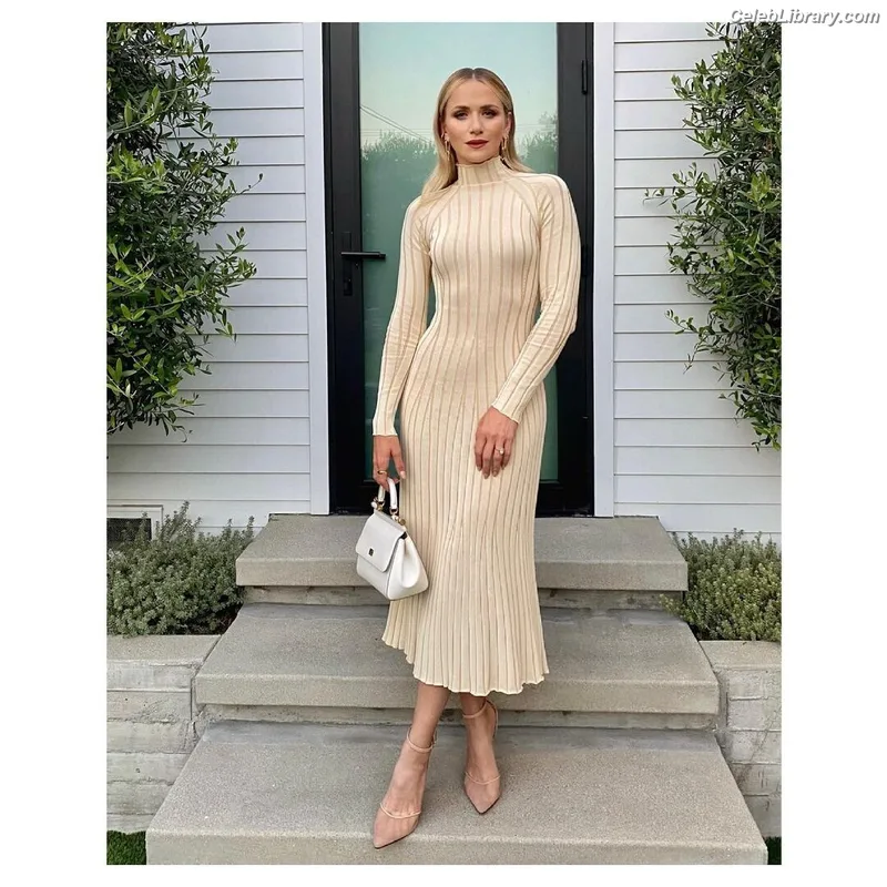 Shantel VanSanten photo 16 of 411