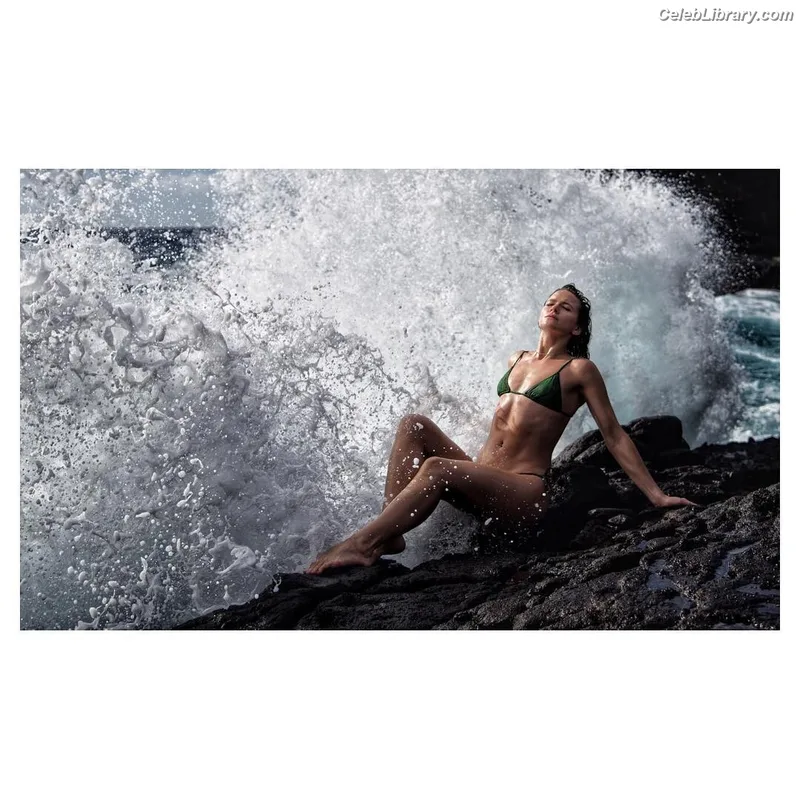 Shantel VanSanten photo 4 of 411