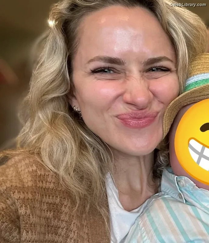 Shantel VanSanten photo 9 of 411