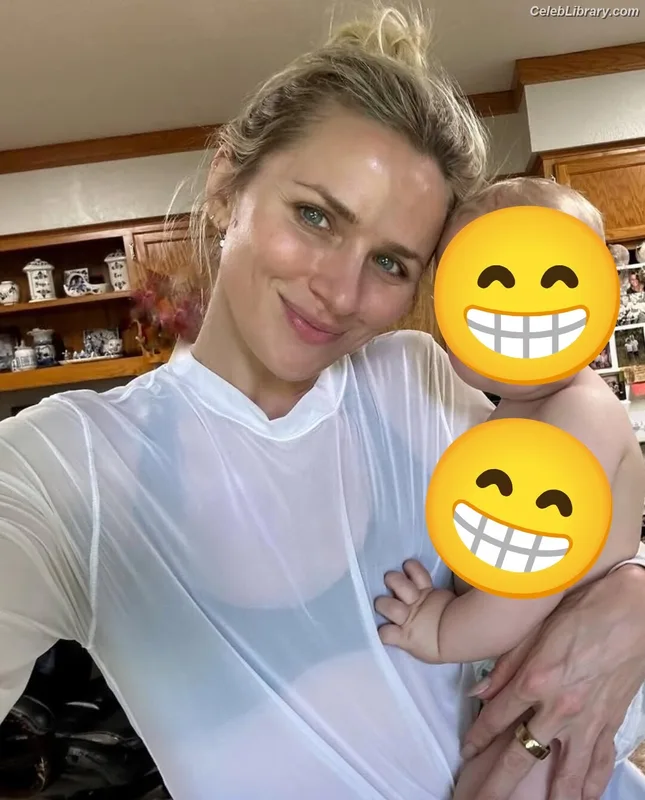 Shantel VanSanten photo 19 of 411