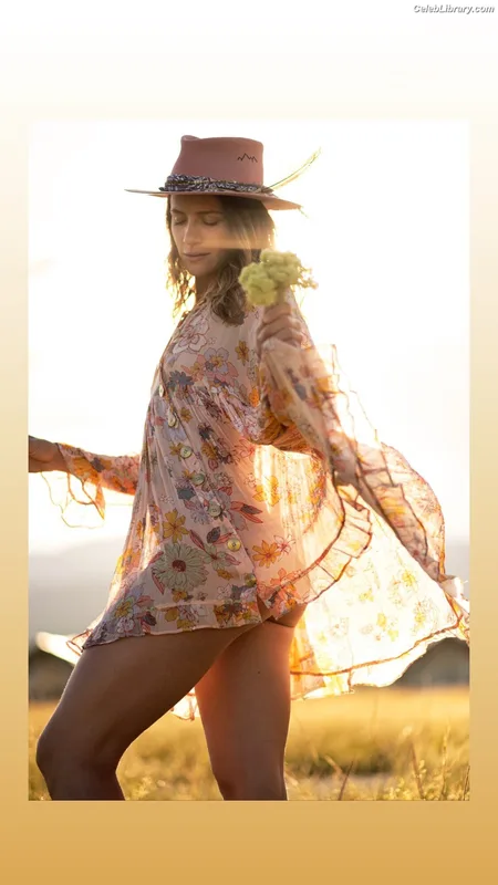 Shantel VanSanten photo 7 of 411
