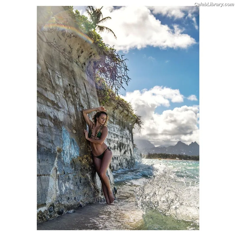 Shantel VanSanten photo 8 of 411