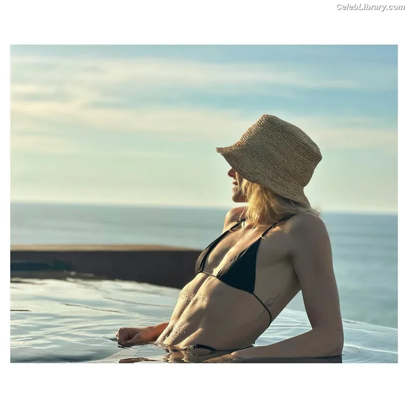 Shantel VanSanten photo 12 of 411