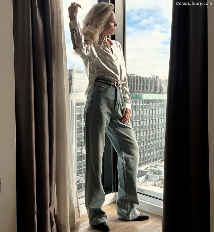 Shantel VanSanten photo 10 of 411