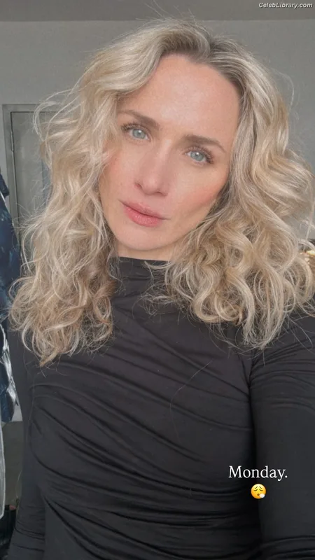 Shantel VanSanten photo 23 of 411