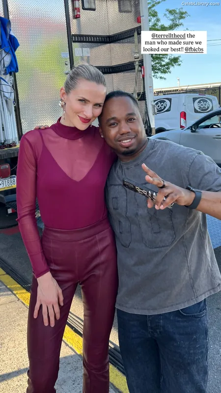 Shantel VanSanten photo 4 of 411