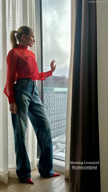 Shantel VanSanten photo 8 of 411