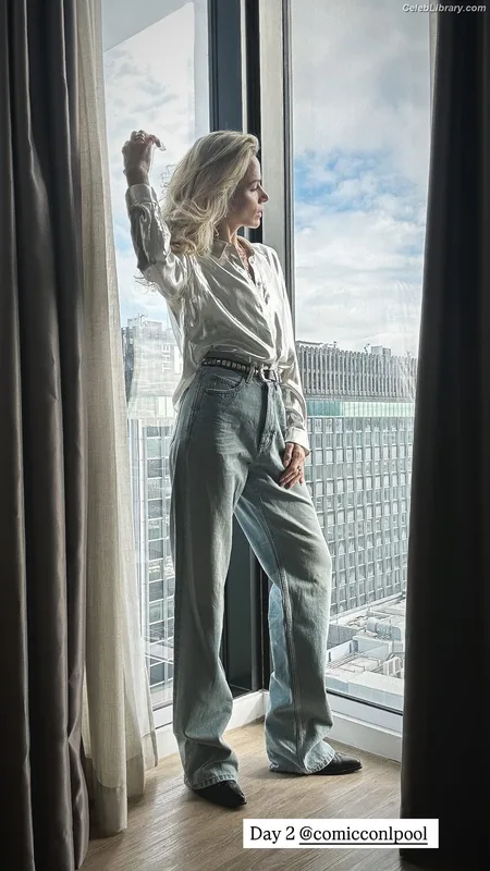 Shantel VanSanten photo 9 of 411