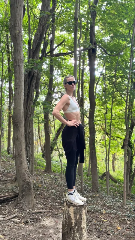 Shantel VanSanten photo 12 of 411