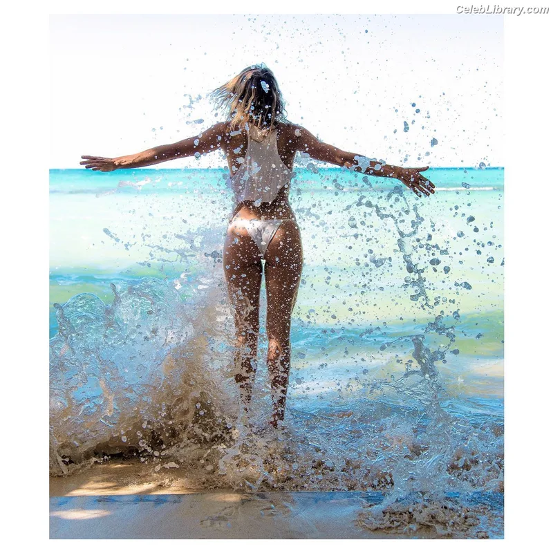 Shantel VanSanten photo 21 of 411
