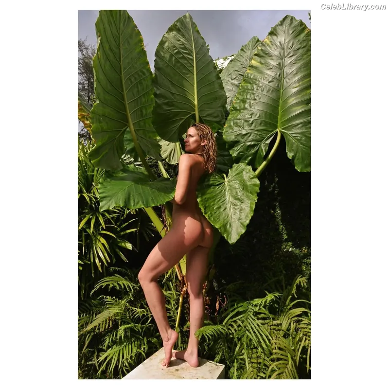 Shantel VanSanten photo 23 of 411
