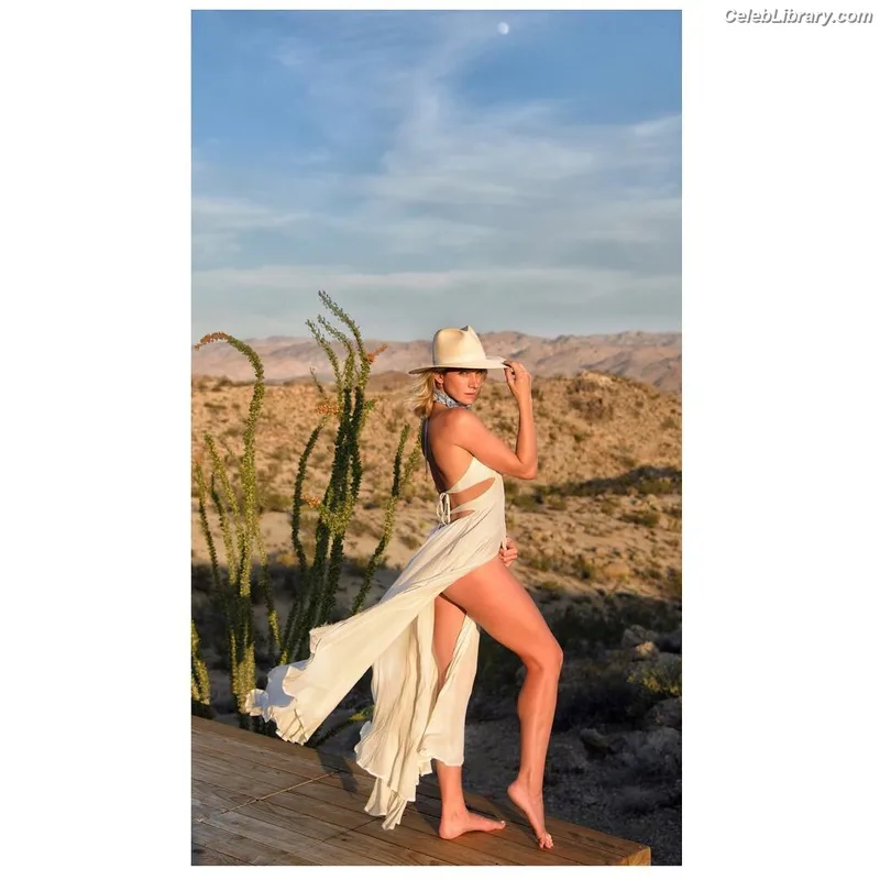 Shantel VanSanten photo 16 of 411