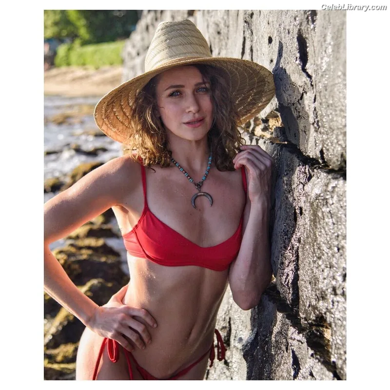 Shantel VanSanten photo 24 of 411