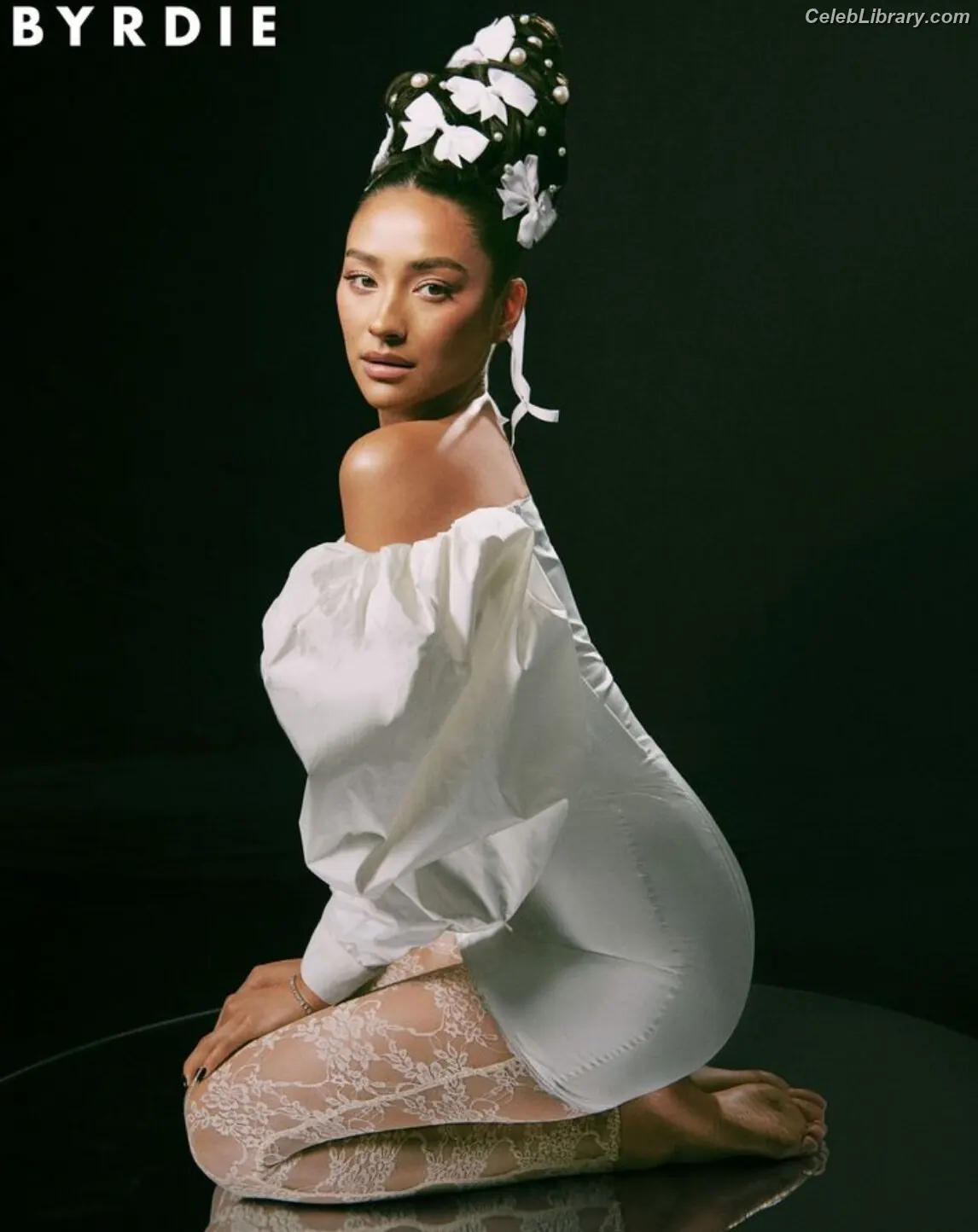 Shay Mitchell photo 4 of 578