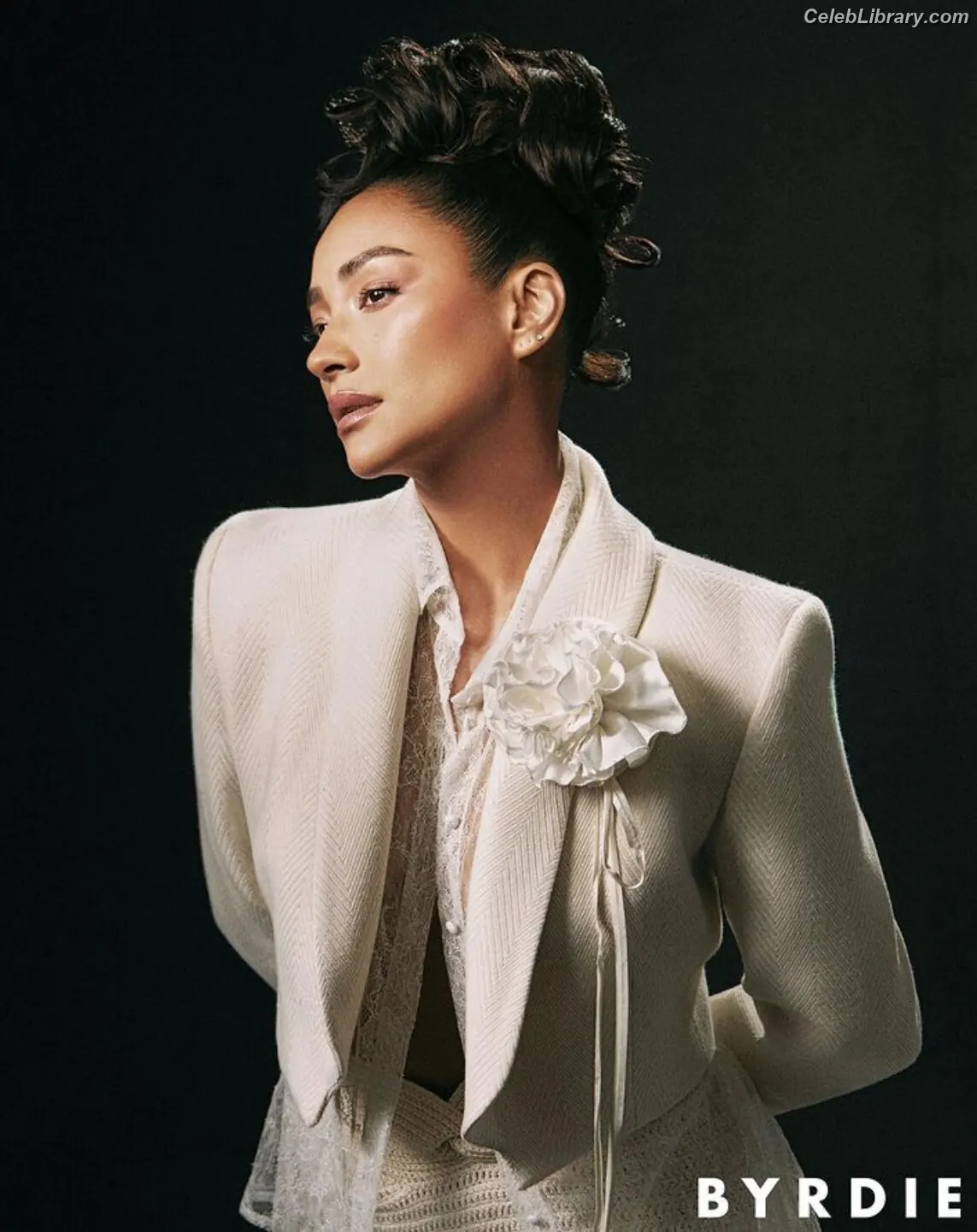 Shay Mitchell photo 6 of 578