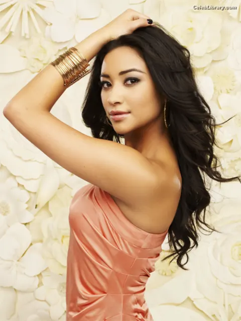 Shay Mitchell photo 10 of 578