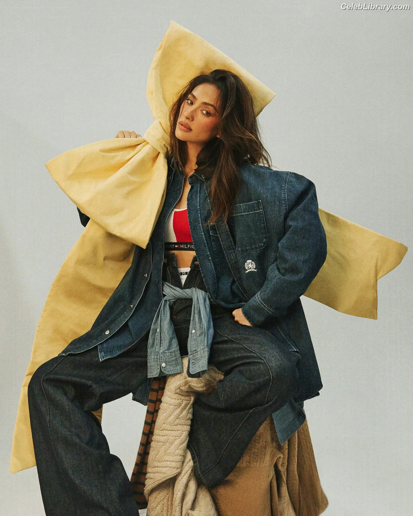 Shay Mitchell photo 3 of 578