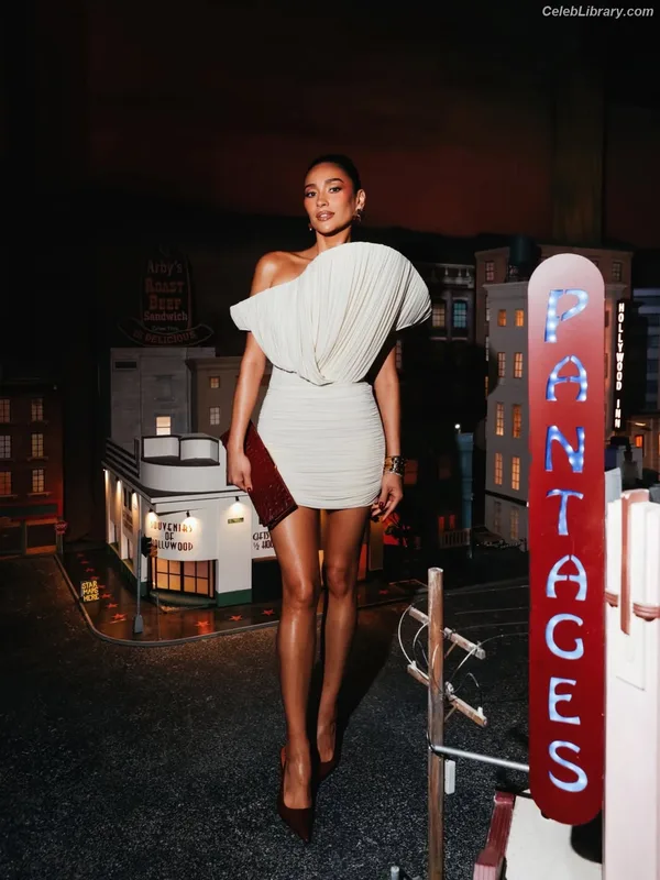Shay Mitchell photo 12 of 560