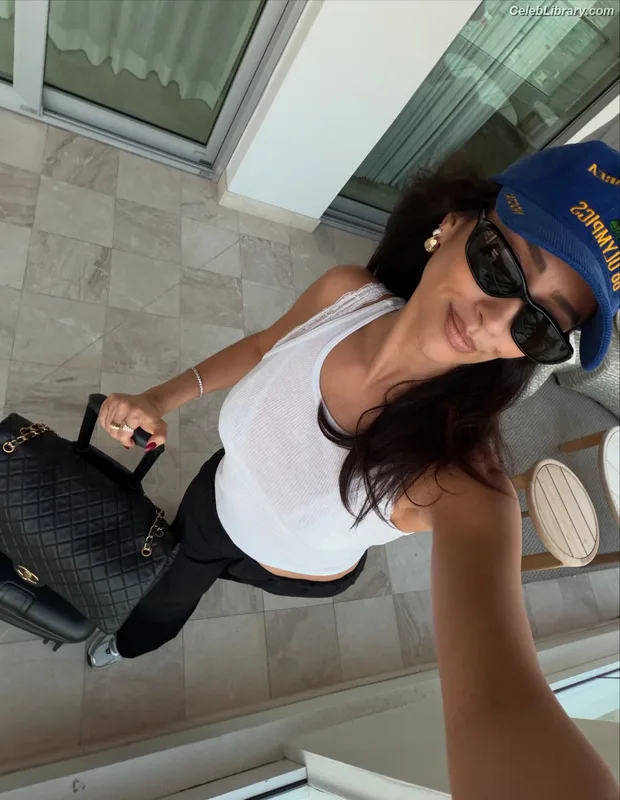 Shay Mitchell photo 14 of 560
