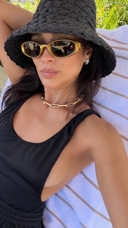 Shay Mitchell photo 16 of 560