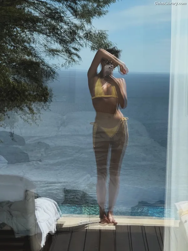 Shay Mitchell photo 2 of 560