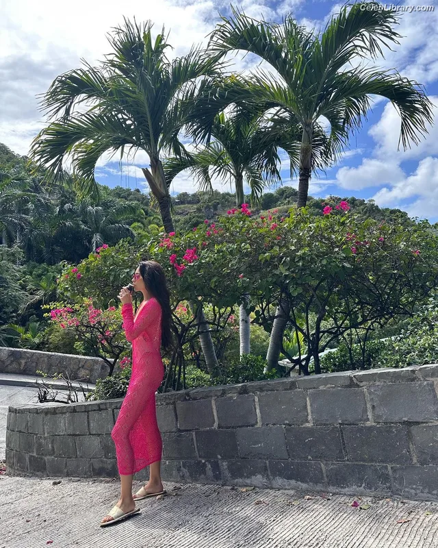 Shay Mitchell photo 13 of 560