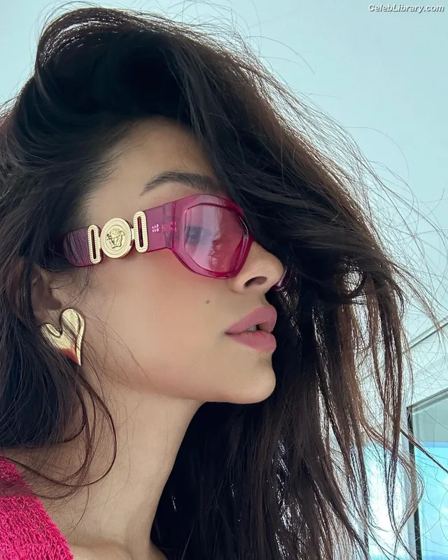 Shay Mitchell photo 19 of 560