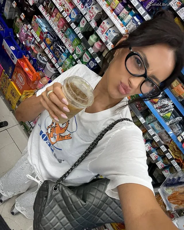 Shay Mitchell photo 17 of 560
