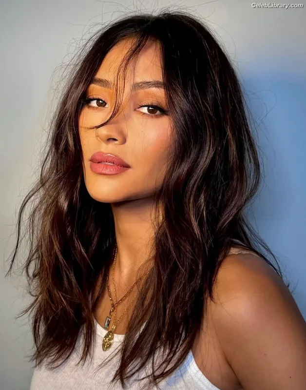 Shay Mitchell photo 22 of 560