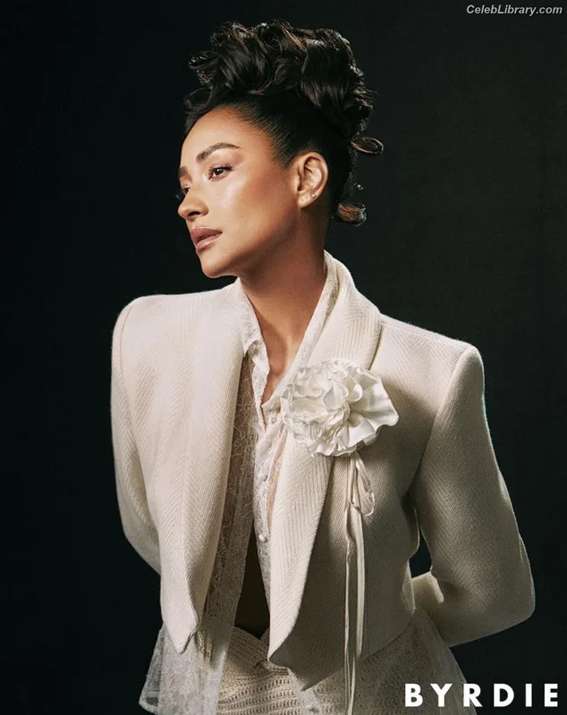 Shay Mitchell photo 14 of 560