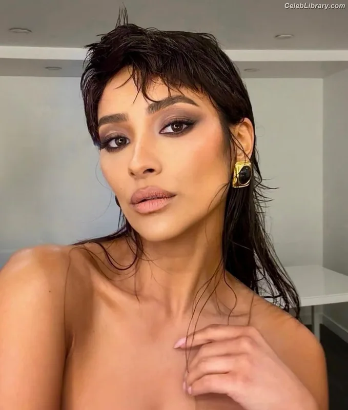 Shay Mitchell photo 21 of 560
