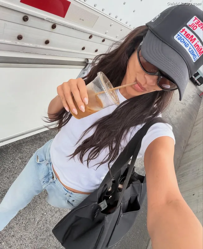 Shay Mitchell photo 2 of 560