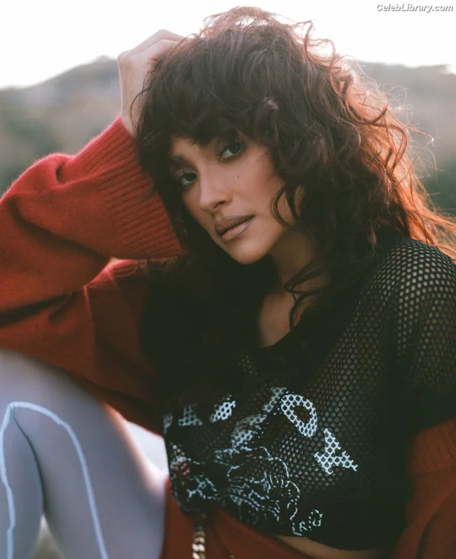 Shay Mitchell photo 8 of 560