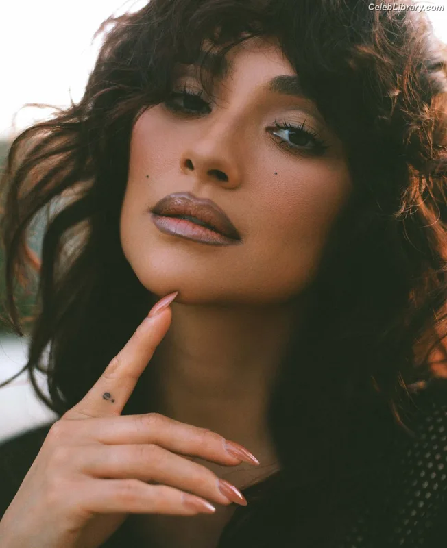 Shay Mitchell photo 9 of 560